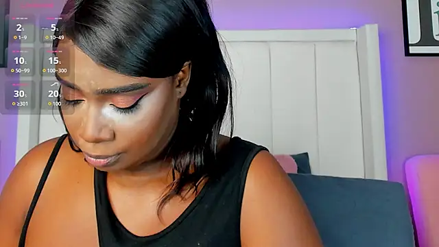 Snapshot of Britanymooree chatting on 10/29/25, 07:59 Britanymooree online show from 10/29/25, 07:59