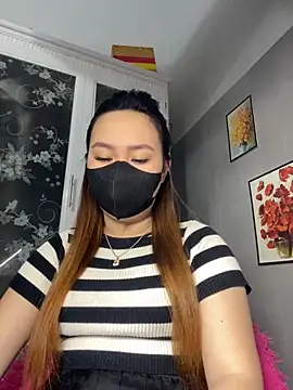 Snapshot of Odette68 chatting on 09/19/25, 01:51 Odette68 online show from 09/19/25, 01:51