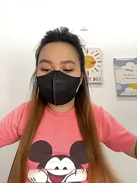 Snapshot of Odette68 chatting on 10/27/25, 06:06 Odette68 online show from 10/27/25, 06:06