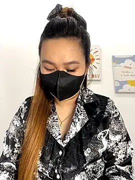 Snapshot of Odette68 chatting on 10/30/25, 01:18 Odette68 online show from 10/30/25, 01:18