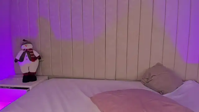Littleolivia  online show from 12/27/24, 07:57