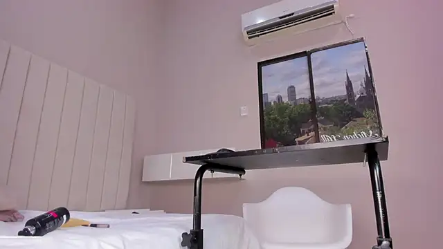 Littleolivia  online show from 01/18/25, 04:21