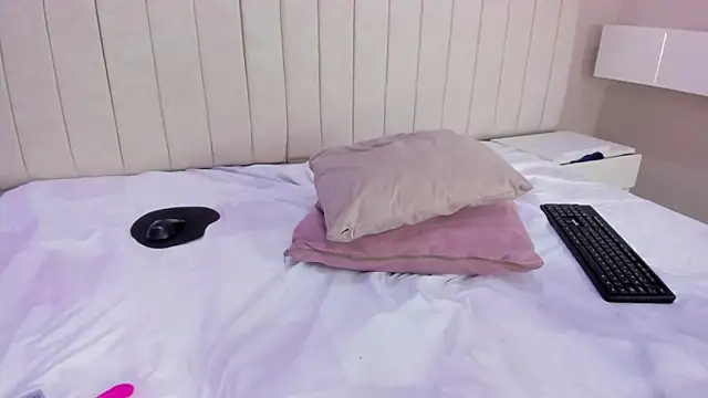 Littleolivia  online show from 01/20/25, 07:25