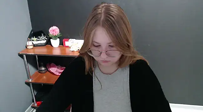 lady minx online show from 12/05/24, 07:27