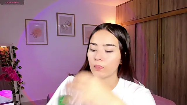 Veronica isaza   online show from 09/25/25, 01:15