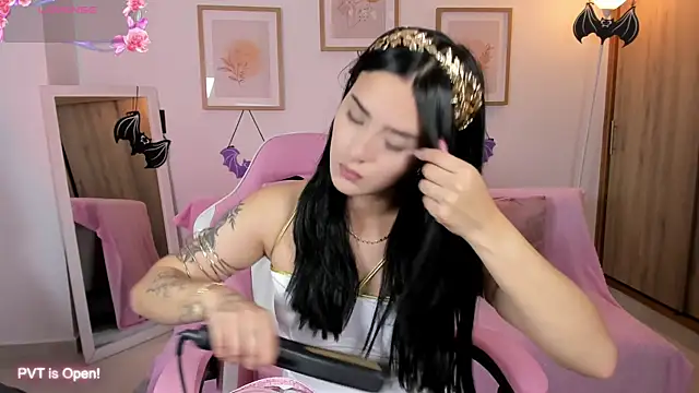 Veronica isaza   online show from 10/10/25, 12:48