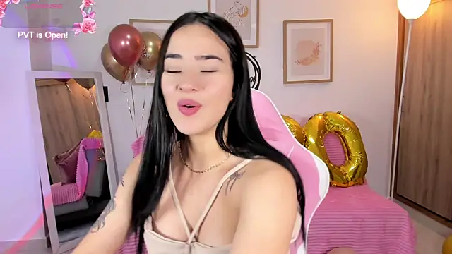 Veronica isaza   online show from 10/24/25, 12:34