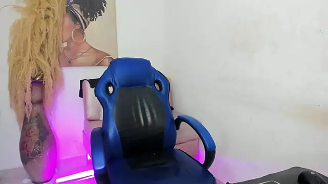 mia foxts online show from 11/10/25, 01:59