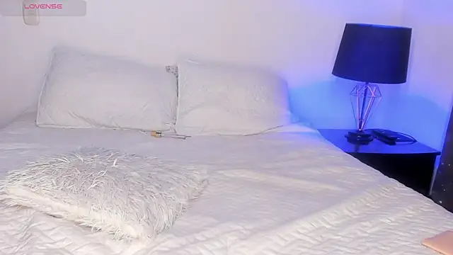 Snapshot of salome_lee chatting on 11/14/25, 02:43 salome lee online show from 11/14/25, 02:43