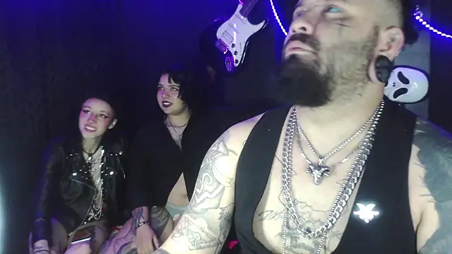 darkclothes online show from 10/29/25, 06:04