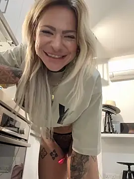 Divina X  online show from 12/05/25, 05:09