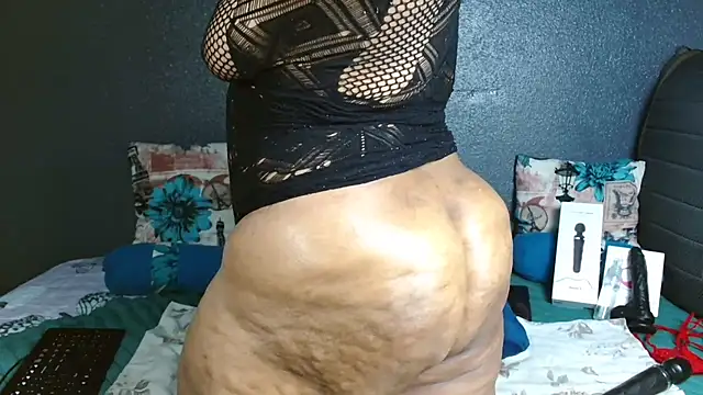 Snapshot of ThickAss90 chatting on 05/17/26, 11:34 ThickAss90 online show from 05/17/26, 11:34