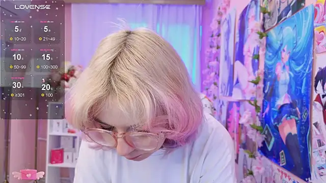 Snapshot of Coconut_Mia chatting on 10/13/25, 02:06 Coconut Mia online show from 10/13/25, 02:06