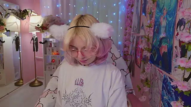 Snapshot of Coconut_Mia chatting on 10/24/25, 09:44 Coconut Mia online show from 10/24/25, 09:44