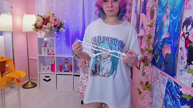 Snapshot of Coconut_Mia chatting on 11/06/25, 10:21 Coconut Mia online show from 11/06/25, 10:21