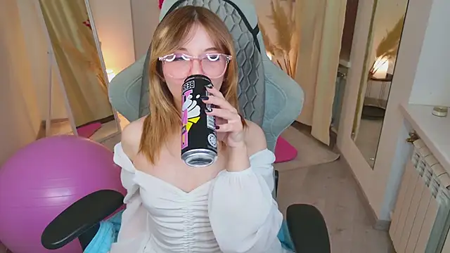 Coconut Mia online show from 06/11/26, 02:53