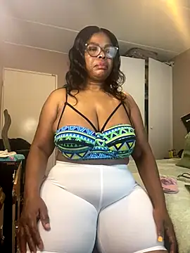 Nomthie online show from 11/29/25, 04:15