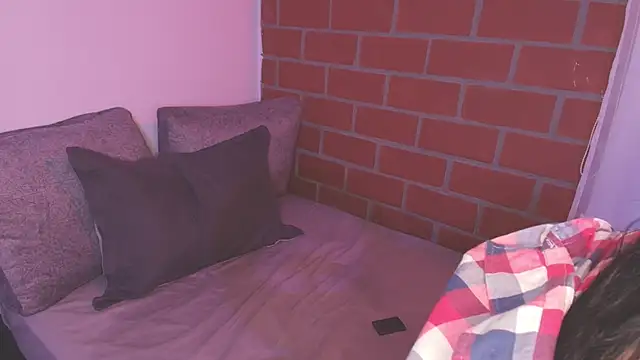 Snapshot of AmyW0w chatting on 12/14/25, 05:51 AmyW0w online show from 12/14/25, 05:51