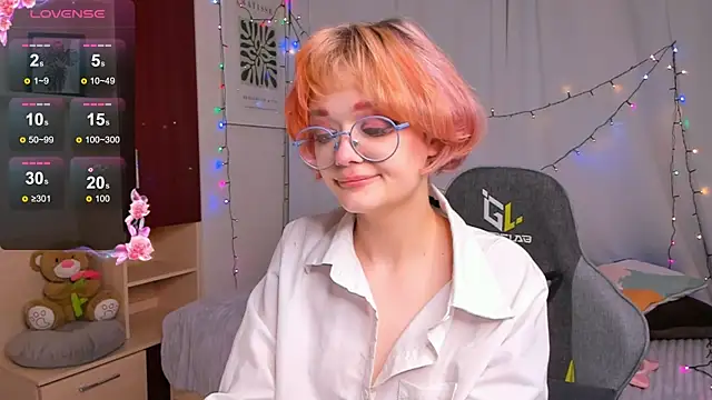 Snapshot of ohliva chatting on 12/13/24, 12:53 ohliva online show from 12/13/24, 12:53