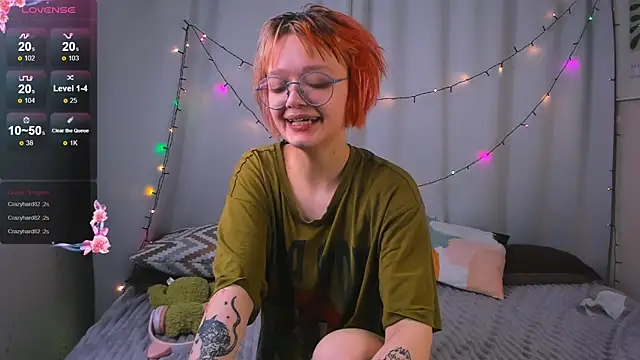 Snapshot of ohliva chatting on 12/17/24, 02:55 ohliva online show from 12/17/24, 02:55