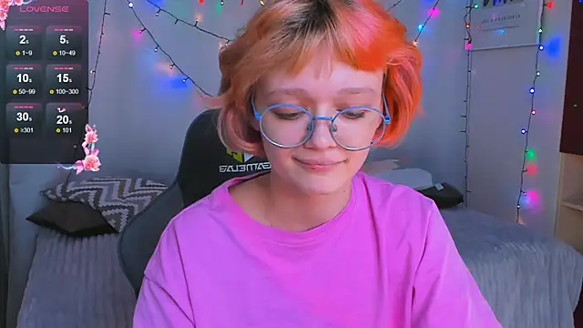 Snapshot of ohliva chatting on 12/21/24, 03:14 ohliva online show from 12/21/24, 03:14