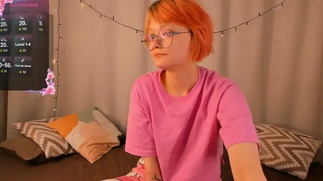 Snapshot of ohliva chatting on 12/27/24, 01:00 ohliva online show from 12/27/24, 01:00