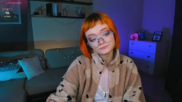 Snapshot of ohliva chatting on 03/15/25, 02:23 ohliva online show from 03/15/25, 02:23