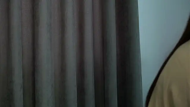 Snapshot of LowOncoming chatting on 02/11/25, 07:23 LowOncoming online show from 02/11/25, 07:23