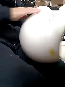 Snapshot of Pullet- chatting on 12/17/24, 04:56 Pullet- online show from 12/17/24, 04:56