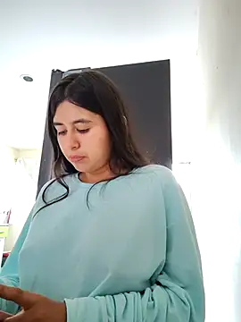 Snapshot of _maiahairy_ chatting on 11/17/25, 08:36 maiahairy online show from 11/17/25, 08:36