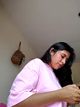 Snapshot of _maiahairy_ chatting on 11/18/25, 07:07 maiahairy online show from 11/18/25, 07:07