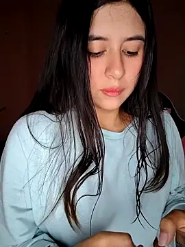 Snapshot of _maiahairy_ chatting on 12/13/25, 10:04 maiahairy online show from 12/13/25, 10:04