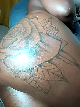 Snapshot of Hugemassivebootie chatting on 11/30/25, 05:22 Hugemassivebootie online show from 11/30/25, 05:22