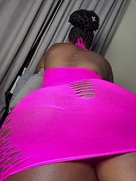 Hugemassivebootie online show from 07/19/26, 05:49