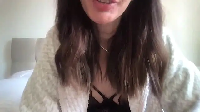 Snapshot of paolajonez chatting on 09/21/25, 12:40 paolajonez online show from 09/21/25, 12:40