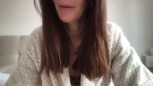 Snapshot of paolajonez chatting on 10/15/25, 12:38 paolajonez online show from 10/15/25, 12:38