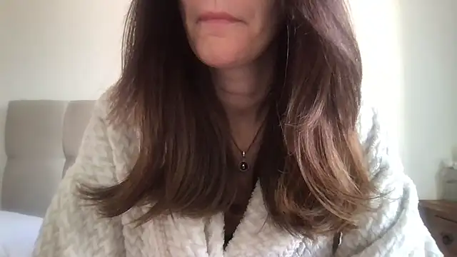 Snapshot of paolajonez chatting on 10/25/25, 05:51 paolajonez online show from 10/25/25, 05:51