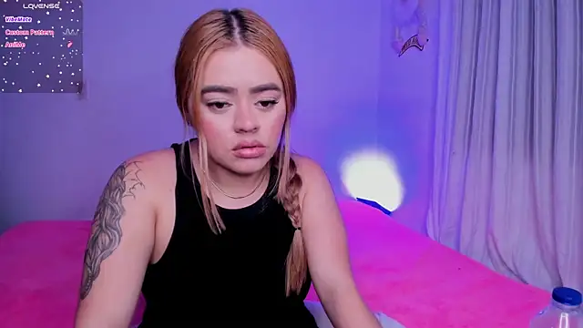 isabella arias1 online show from 01/02/25, 11:49