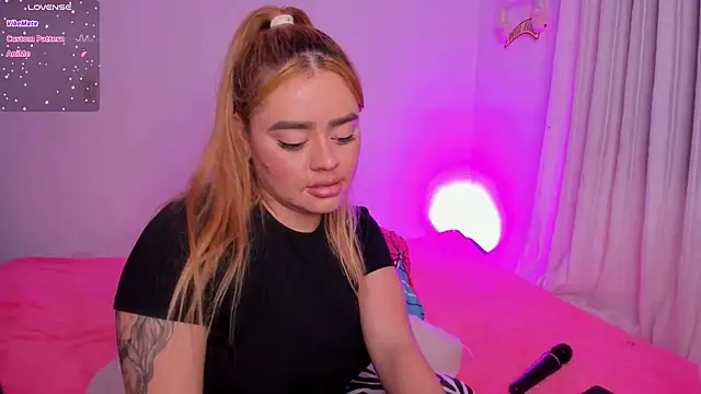 isabella arias1 online show from 01/06/25, 08:57
