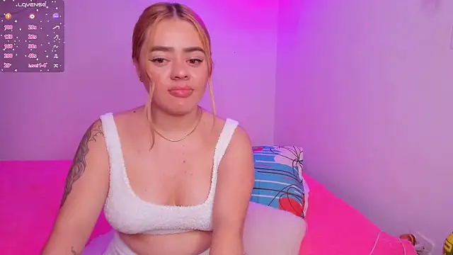 isabella arias1 online show from 01/07/25, 10:32