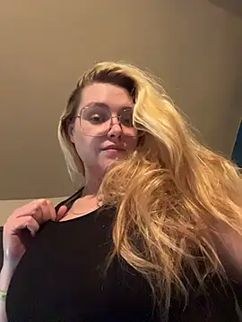 Snapshot of Lalalynn chatting on 05/20/26, 01:28 Lalalynn online show from 05/20/26, 01:28