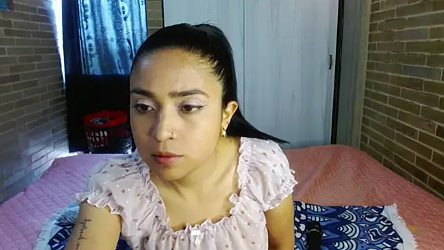 Snapshot of helenacyruss chatting on 10/15/25, 05:35 helenacyruss online show from 10/15/25, 05:35