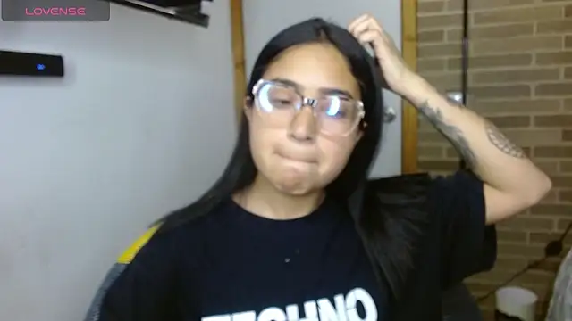 Snapshot of helenacyruss chatting on 11/03/25, 11:59 helenacyruss online show from 11/03/25, 11:59