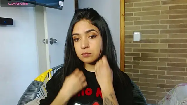 Snapshot of helenacyruss chatting on 11/14/25, 06:50 helenacyruss online show from 11/14/25, 06:50