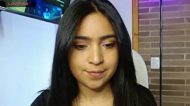 Snapshot of helenacyruss chatting on 11/21/25, 05:22 helenacyruss online show from 11/21/25, 05:22