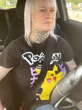 Snapshot of poussichienne chatting on 09/13/25, 10:15 poussichienne online show from 09/13/25, 10:15