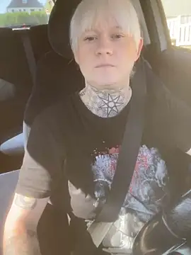 Snapshot of poussichienne chatting on 10/11/25, 10:47 poussichienne online show from 10/11/25, 10:47