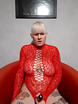 Snapshot of poussichienne chatting on 10/28/25, 04:20 poussichienne online show from 10/28/25, 04:20