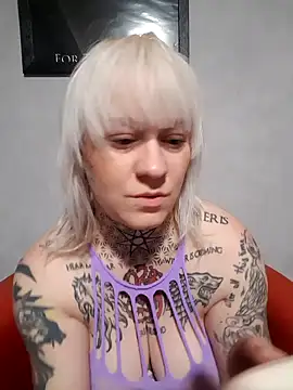 Snapshot of poussichienne chatting on 11/05/25, 04:07 poussichienne online show from 11/05/25, 04:07