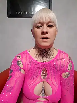 Snapshot of poussichienne chatting on 11/07/25, 04:51 poussichienne online show from 11/07/25, 04:51